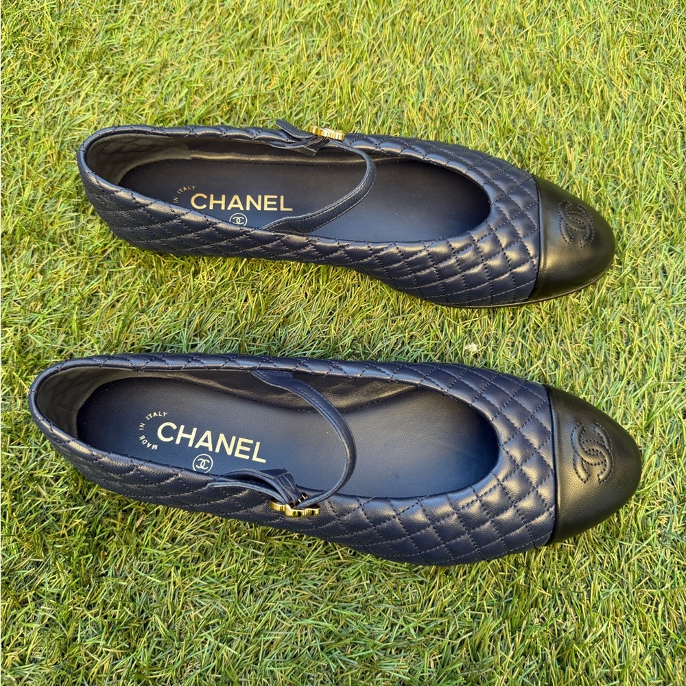 CHANEL CC LOGO BLUE LEATHER MARYJANE BALLET FLATS SHOES QUILTED BLACK CAP TOE 42 - Picture 9 of 17